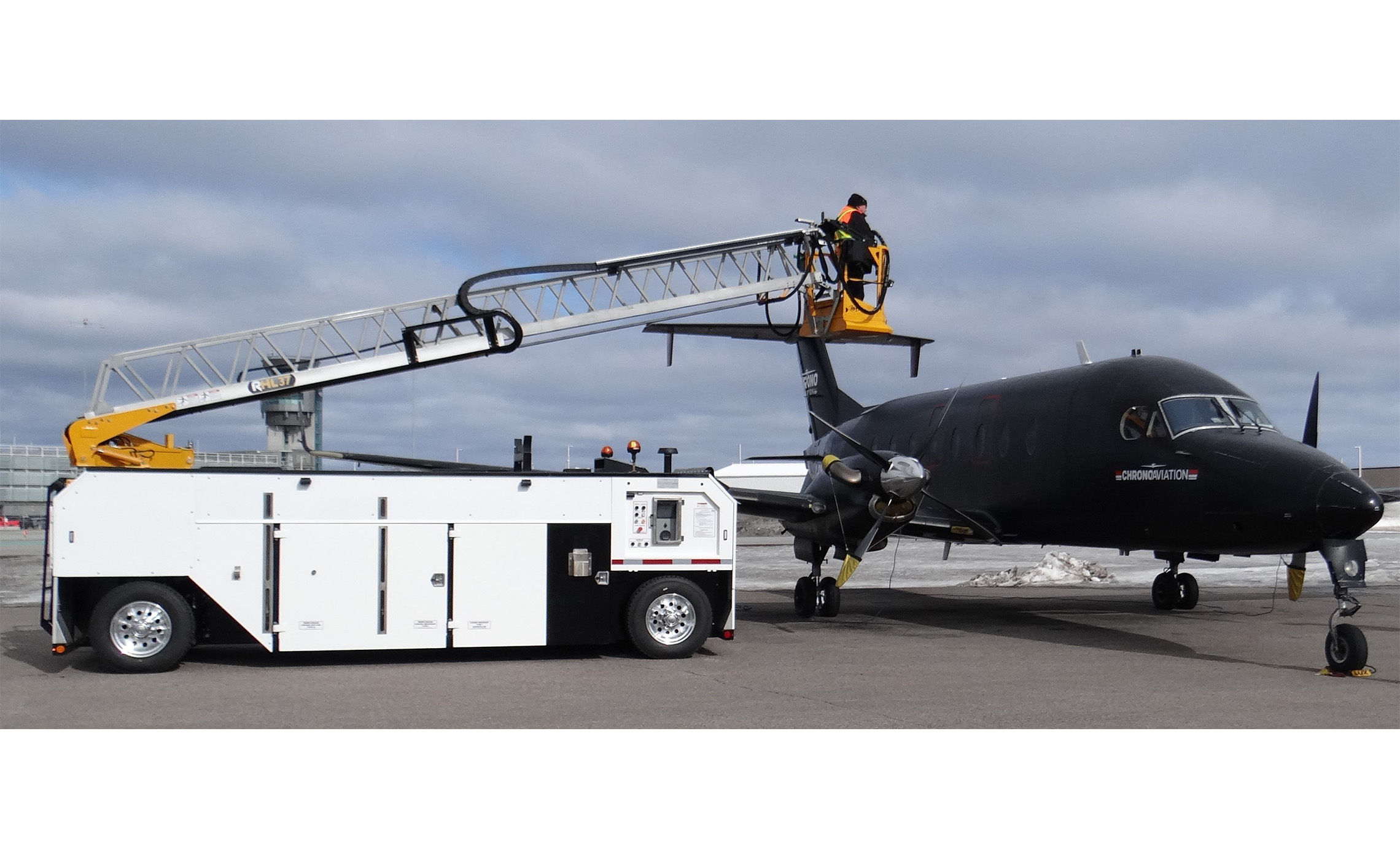 aircraft deicing equipment